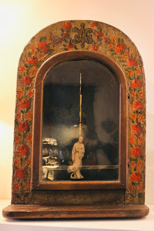 Early 18th-Century Italian Painted Wooden Display Case with Floral Decoration